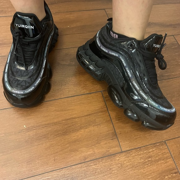 Non Slip Work Shoes (Indestructible Steel Toe) Lightweight & reflective - Picture 9 of 9